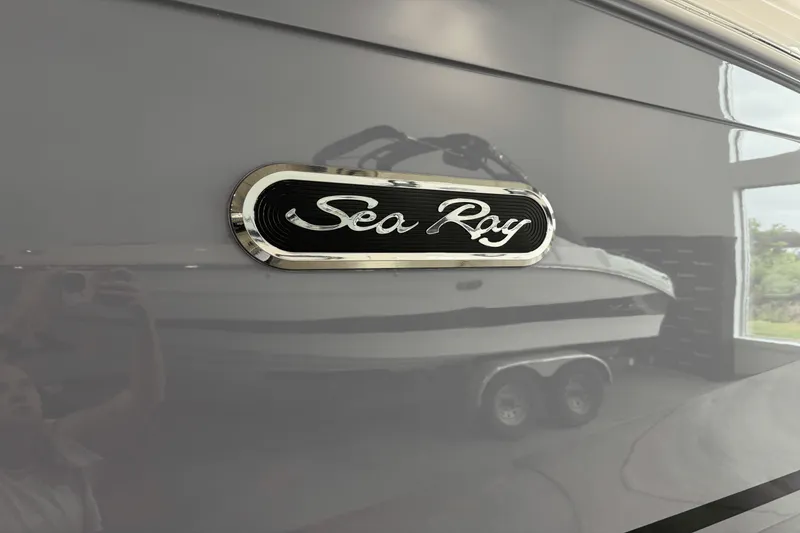 Slide: The Image of Sea Ray Sundancer 320 2025 - 2