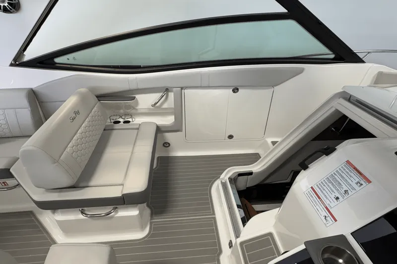 Slide: The Image of Sea Ray Sundancer 320 2025 - 27