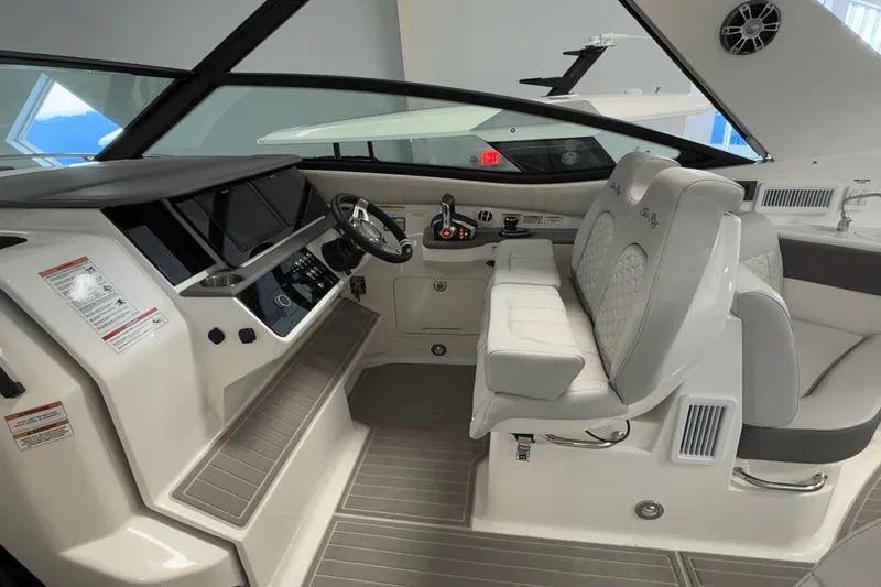 Slide: The Image of Sea Ray Sundancer 320 2025 - 29
