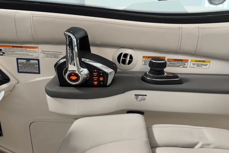 Slide: The Image of Sea Ray Sundancer 320 2025 - 32