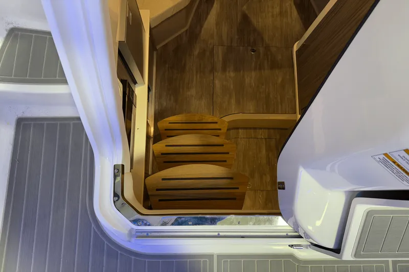 Slide: The Image of Sea Ray Sundancer 320 2025 - 34