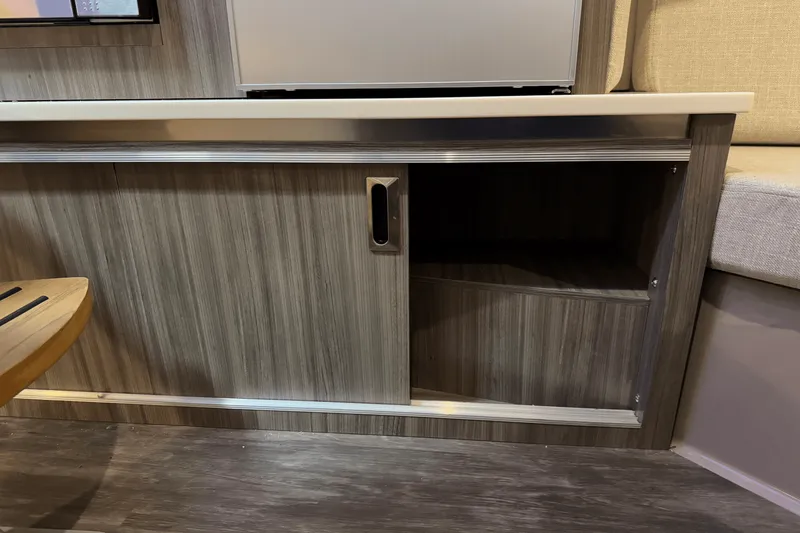 Slide: The Image of Sea Ray Sundancer 320 2025 - 37