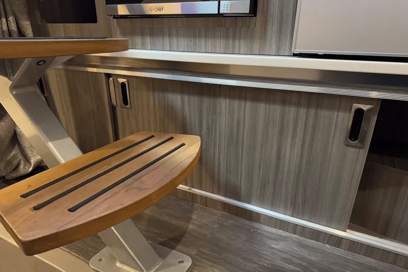 Slide: The Image of Sea Ray Sundancer 320 2025 - 38