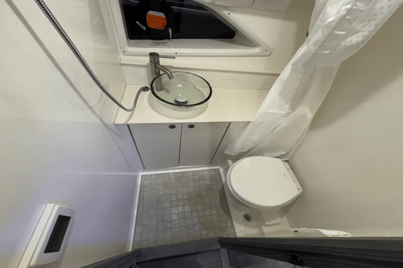 Slide: The Image of Sea Ray Sundancer 320 2025 - 39