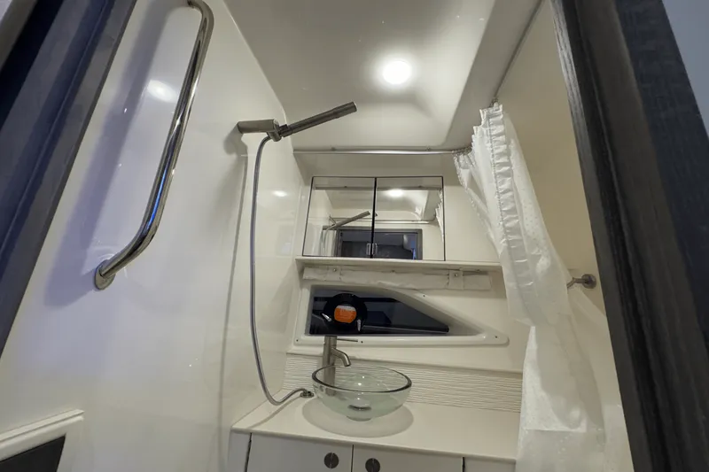 Slide: The Image of Sea Ray Sundancer 320 2025 - 40