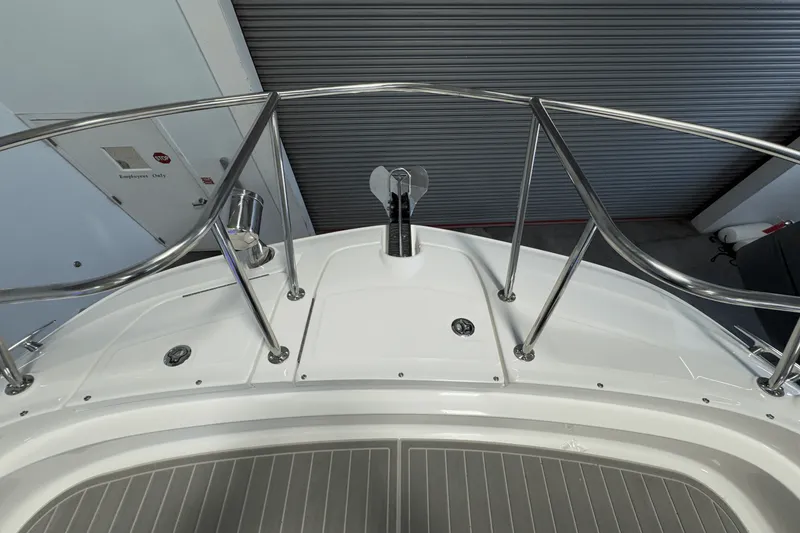 Slide: The Image of Sea Ray Sundancer 320 2025 - 51