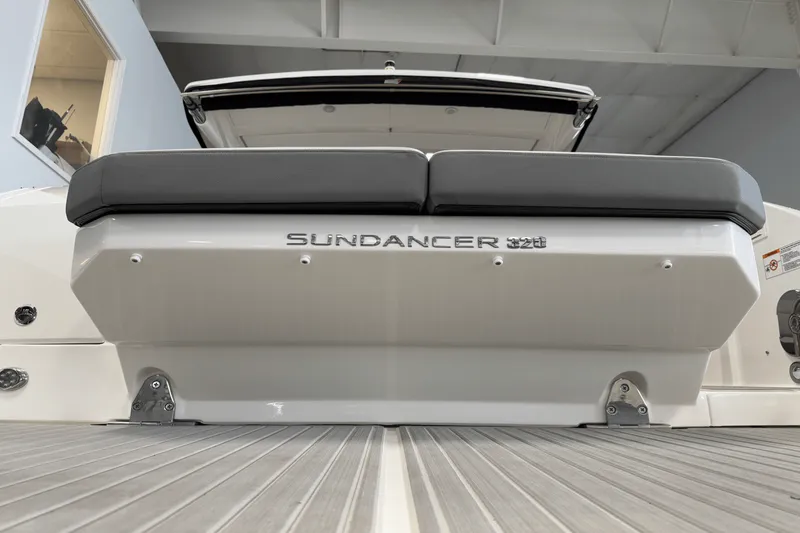 Slide: The Image of Sea Ray Sundancer 320 2025 - 6