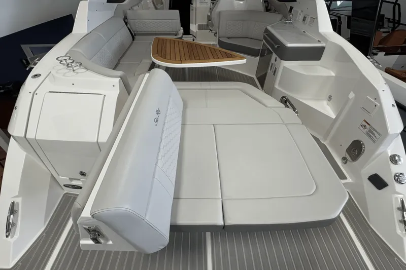 Slide: The Image of Sea Ray Sundancer 320 2025 - 8