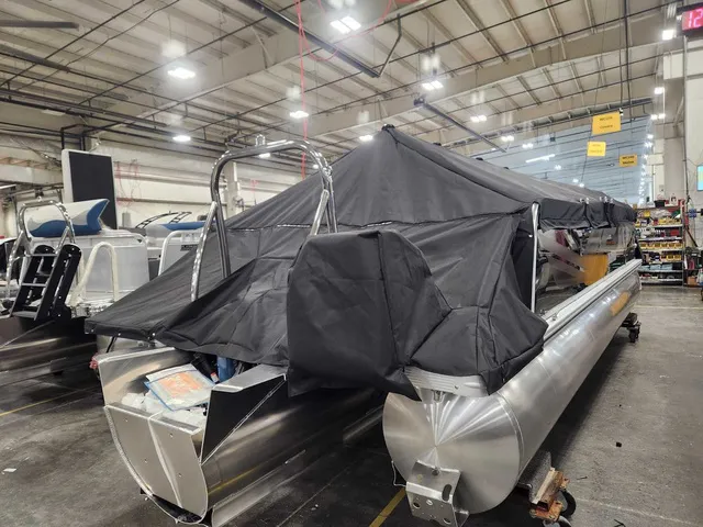 Slide: The Image of Avalon 2385 25 Venture 85 VRB 2026 - 1