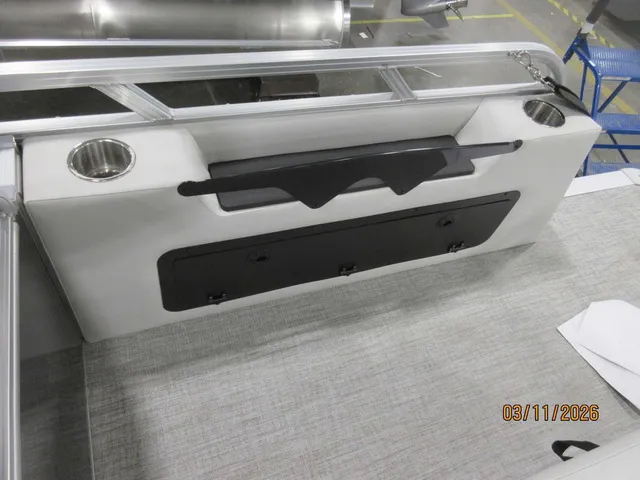 Slide: The Image of Avalon 2385 25 Venture 85 VRB 2026 - 13
