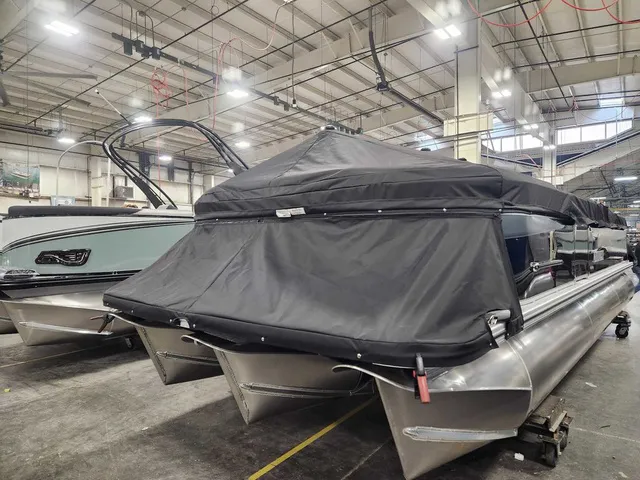 Slide: The Image of Avalon 2385 25 Venture 85 VRB 2026 - 16