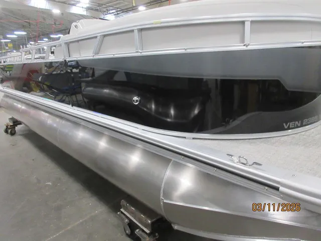 Slide: The Image of Avalon 2385 25 Venture 85 VRB 2026 - 3