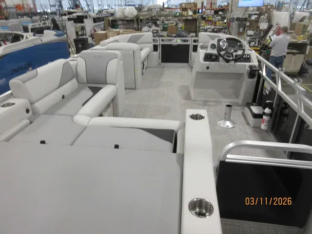 Slide: The Image of Avalon 2385 25 Venture 85 VRB 2026 - 9