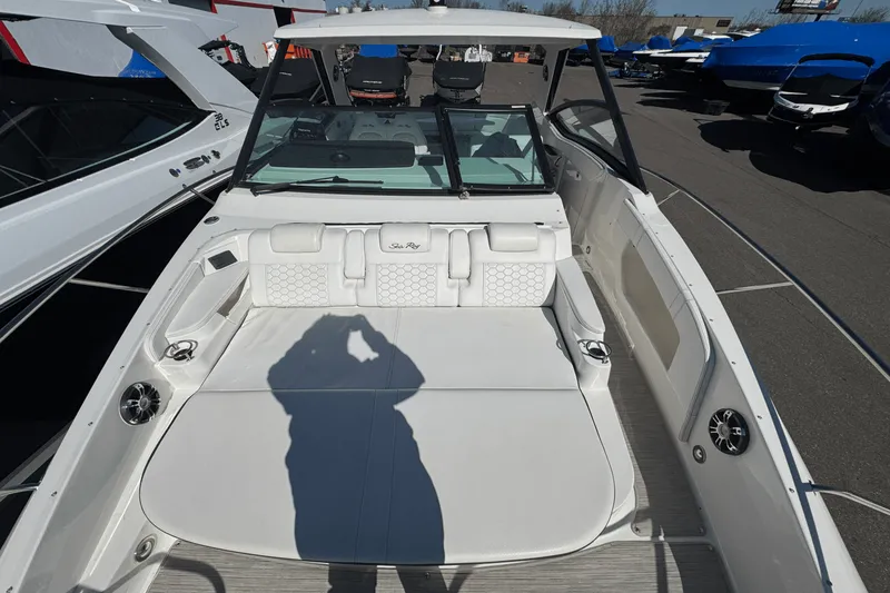 Slide: The Image of Sea Ray 320 SUNDANCER 2019 - 27