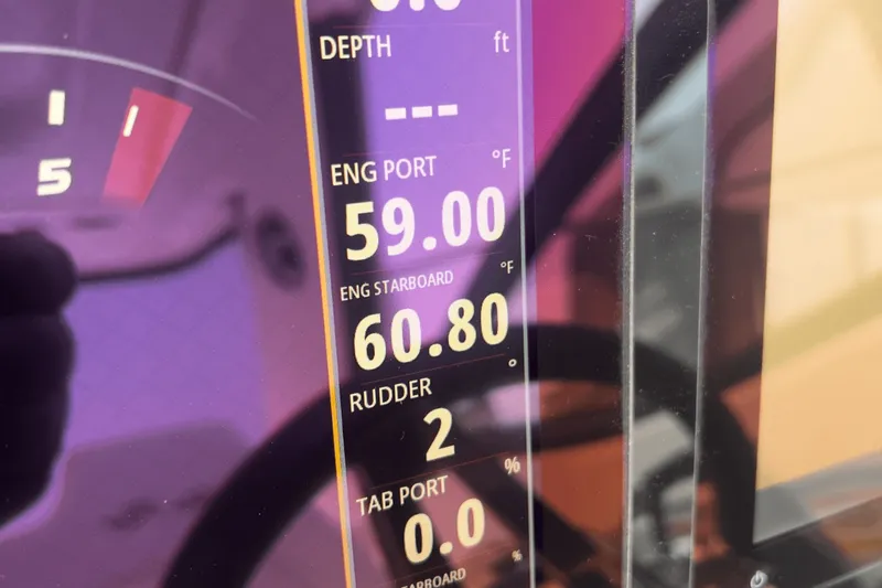 Slide: The Image of Sea Ray 320 SUNDANCER 2019 - 29