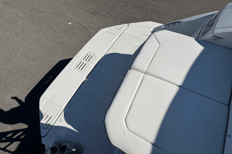 Slide: The Image of Sea Ray 320 SUNDANCER 2019 - 3