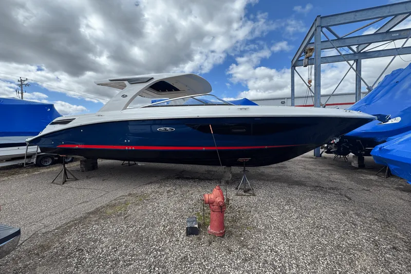 Slide: The Image of Sea Ray 350 SLX 2022 - 1