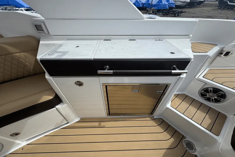 Slide: The Image of Sea Ray 350 SLX 2022 - 12