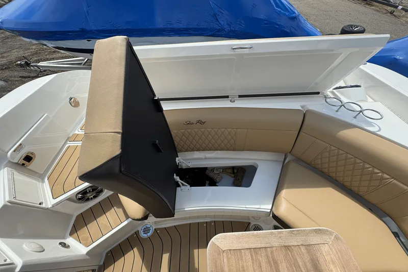 Slide: The Image of Sea Ray 350 SLX 2022 - 14