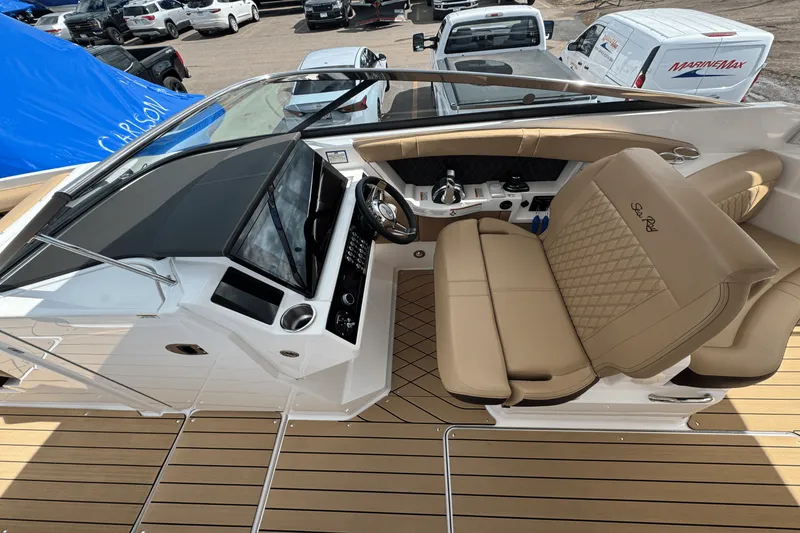 Slide: The Image of Sea Ray 350 SLX 2022 - 17