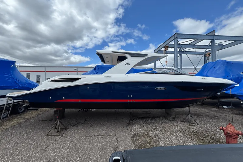 Slide: The Image of Sea Ray 350 SLX 2022 - 2