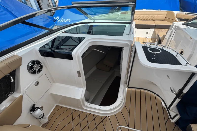 Slide: The Image of Sea Ray 350 SLX 2022 - 23