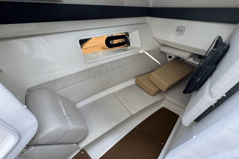 Slide: The Image of Sea Ray 350 SLX 2022 - 24