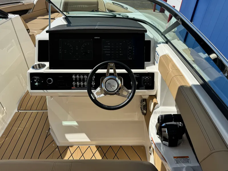 Slide: The Image of Sea Ray 350 SLX 2022 - 35