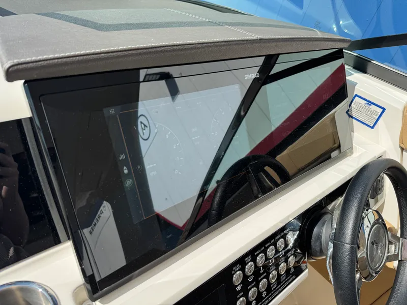 Slide: The Image of Sea Ray 350 SLX 2022 - 39