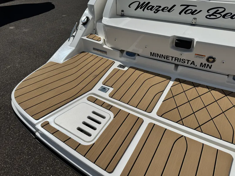 Slide: The Image of Sea Ray 350 SLX 2022 - 41