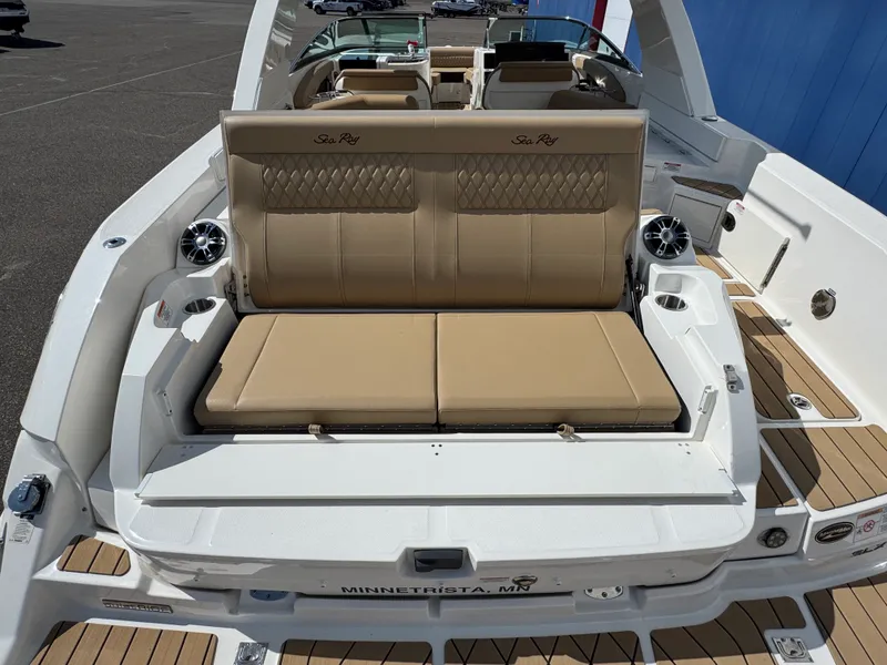 Slide: The Image of Sea Ray 350 SLX 2022 - 45