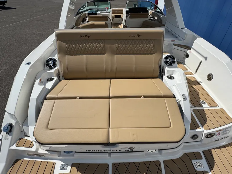 Slide: The Image of Sea Ray 350 SLX 2022 - 46