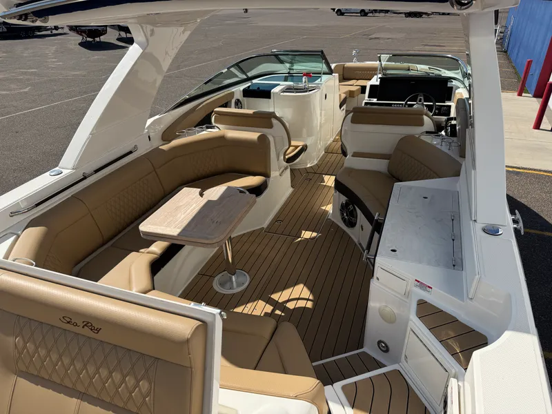 Slide: The Image of Sea Ray 350 SLX 2022 - 49