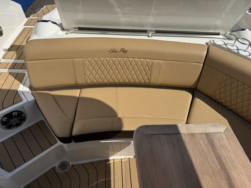 Slide: The Image of Sea Ray 350 SLX 2022 - 58