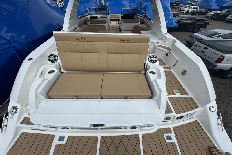 Slide: The Image of Sea Ray 350 SLX 2022 - 6