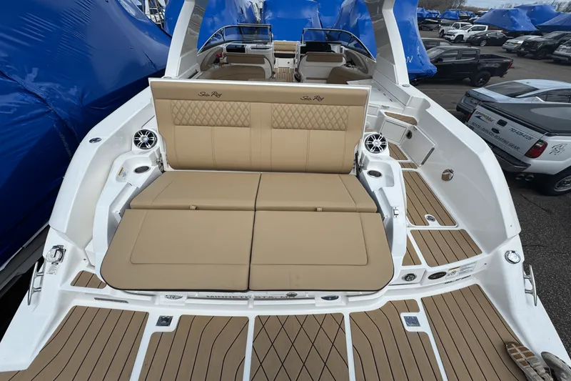 Slide: The Image of Sea Ray 350 SLX 2022 - 7