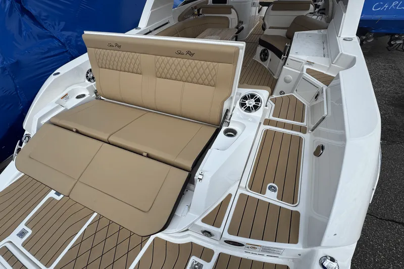 Slide: The Image of Sea Ray 350 SLX 2022 - 8