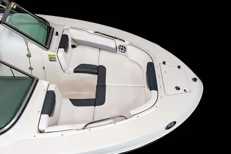 Slide: The Image of Robalo R207 Dual Console 2024 - 15