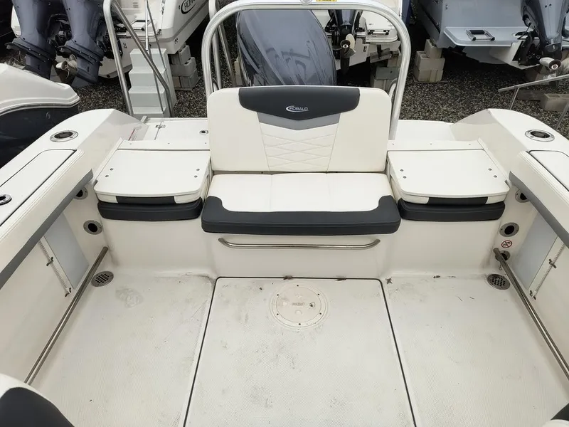 Slide: The Image of Robalo R207 Dual Console 2024 - 9