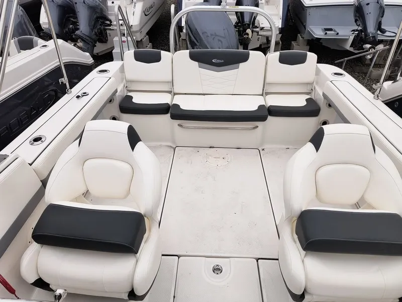 Slide: The Image of Robalo R207 Dual Console 2024 - 8