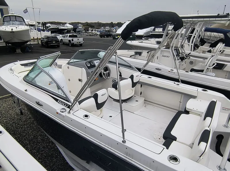 Slide: The Image of Robalo R207 Dual Console 2024 - 4
