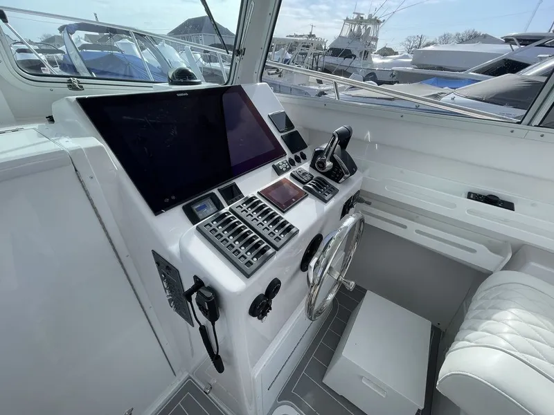 Slide: The Image of Steiger Craft 31 Miami 2024 - 8