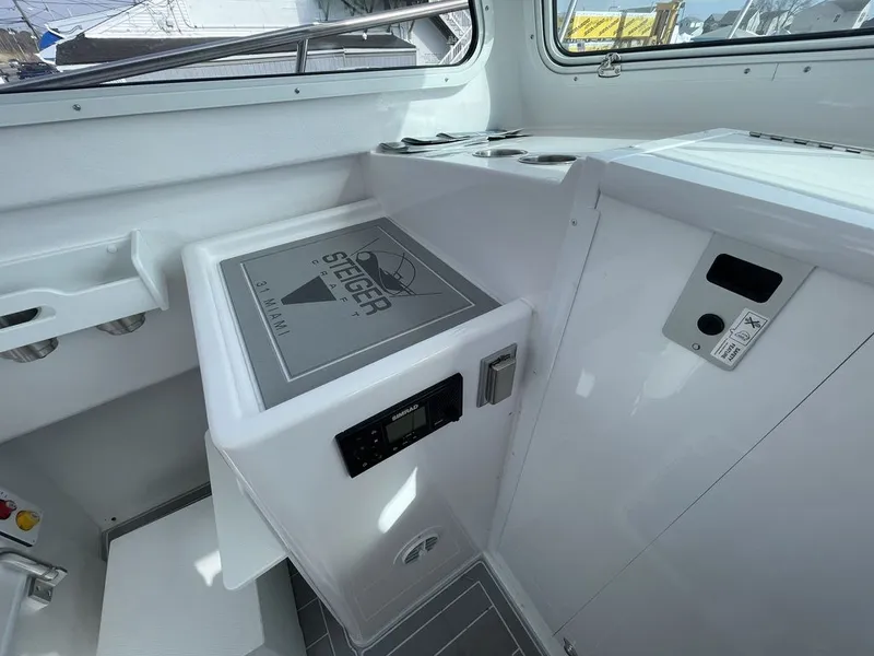 Slide: The Image of Steiger Craft 31 Miami 2024 - 11