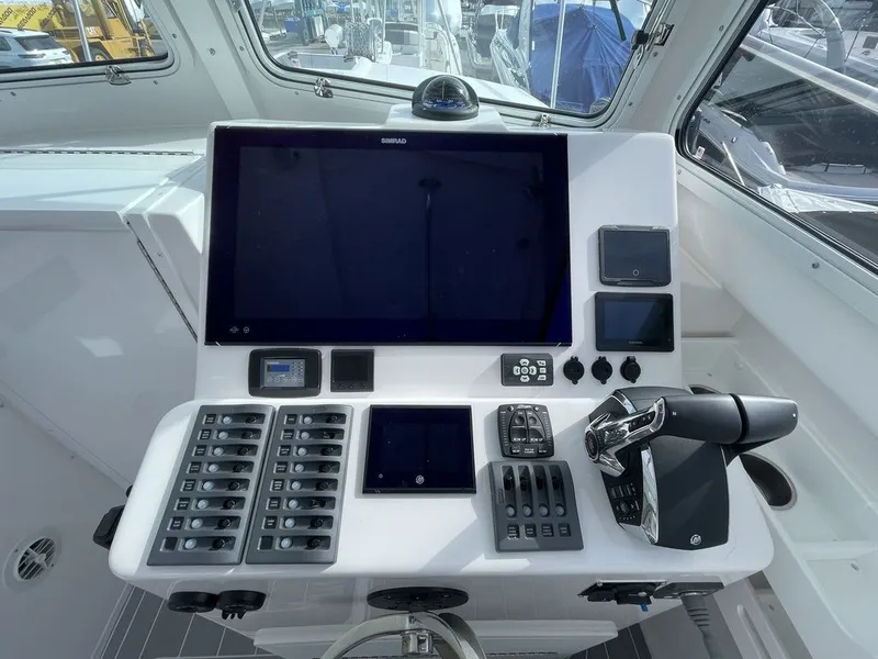 Slide: The Image of Steiger Craft 31 Miami 2024 - 9