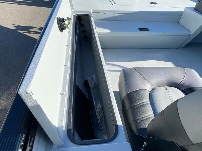 Slide: The Image of Crestliner 1700 Ridge 2025 - 11