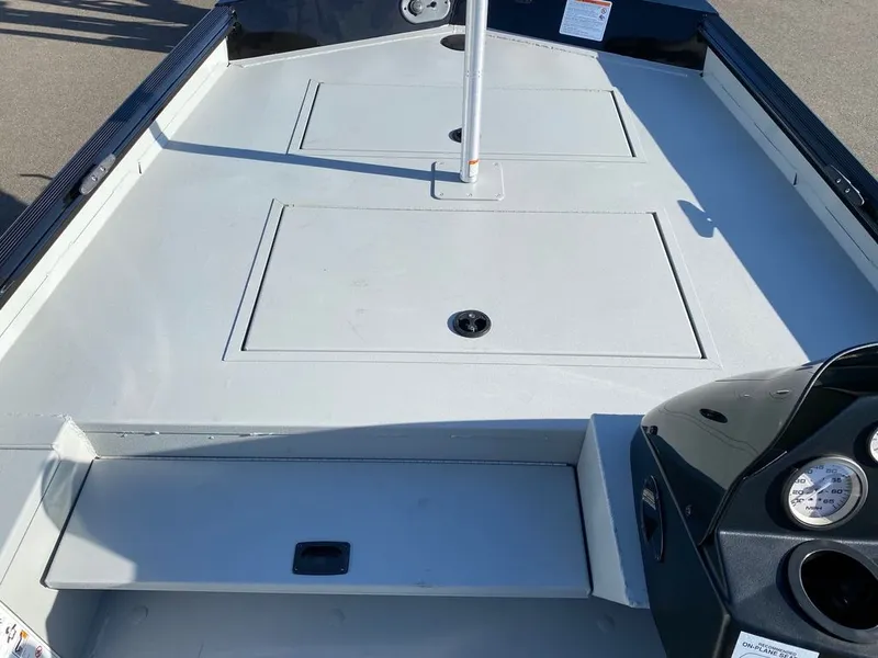 Slide: The Image of Crestliner 1700 Ridge 2025 - 8