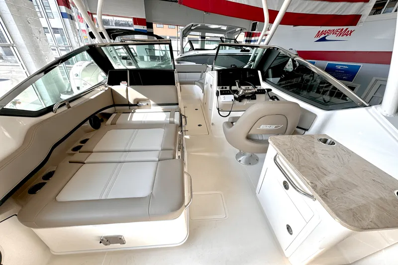 Slide: The Image of Boston Whaler 240 Vantage 2025 - 25
