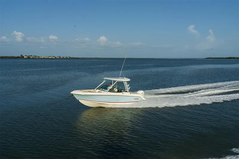 Slide: The Image of Boston Whaler 240 Vantage 2025 - 68