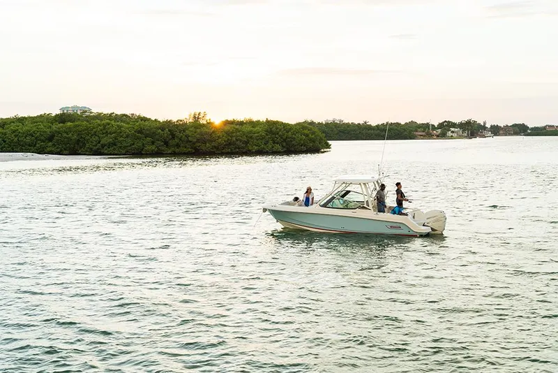 Slide: The Image of Boston Whaler 240 Vantage 2025 - 71