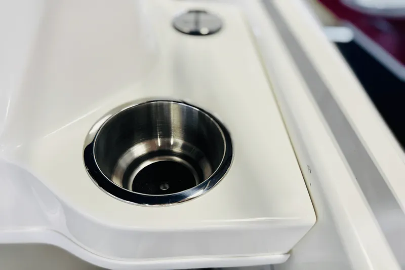 Slide: The Image of Boston Whaler 130 Super Sport 2025 - 11